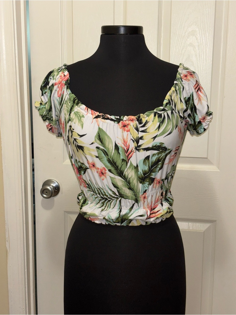 Derek Heart Floral Off-Shoulder Crop Top Size Small Ruched/smocked elastic